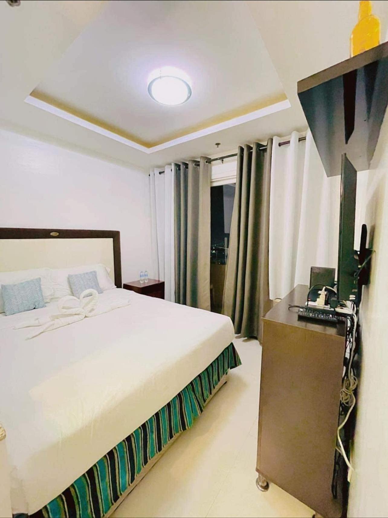 Birch Tower Malate Suites Manilla Buitenkant foto